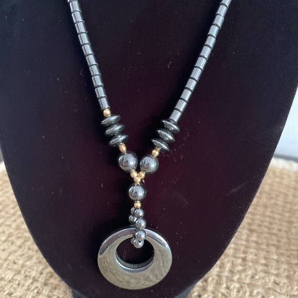 GORGEOUS VINTAGE METALLIC HEMATITE PENDANT NECKLACE - Picture 8 of 16